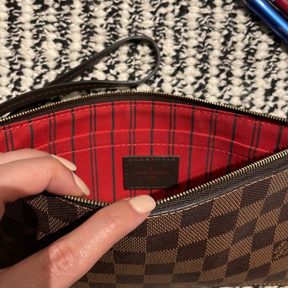 LOUIS VUITTON
Damier Ebene Neverfull MM GM Pochette - Picture 4 of 6